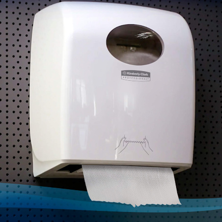 Бумажные полотенца в рулонах 6667 Scott белые однослойные от Kimberly-Clark Professional (6 рул х 304 м)