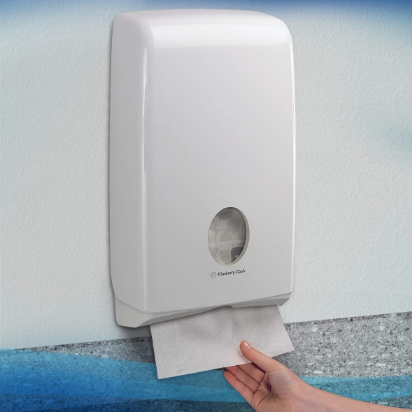 5856 Бумажные полотенца в пачках Scott SlimFold белые однослойные (12 пач х 147 л)