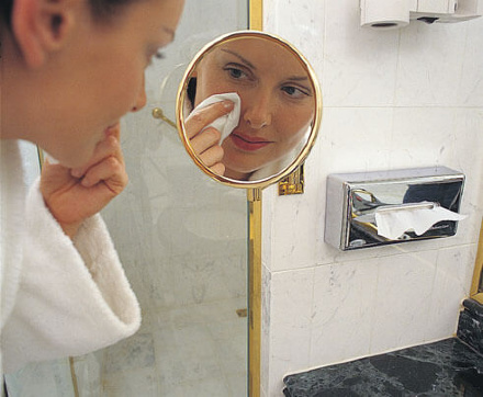 7820 Диспенсер Kimberly-Clark Professional для косметических салфеток для лица хромированный